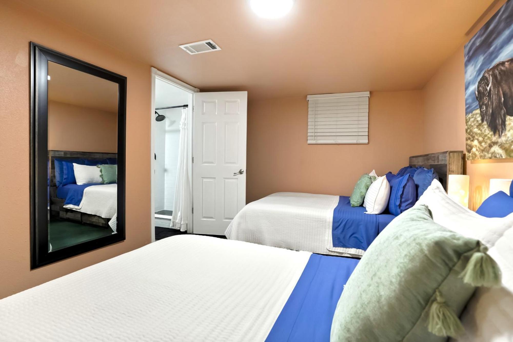Unforgettable Hot Tub And Fire Pit And 4 Miles To Dt *